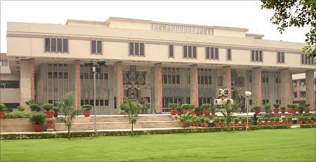Delhi High Court issues notice to the Centre, Delhi Police on plea against unnecessary traffic barricades